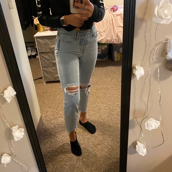 501 Distressed Levi’s - Picture 2 of 9